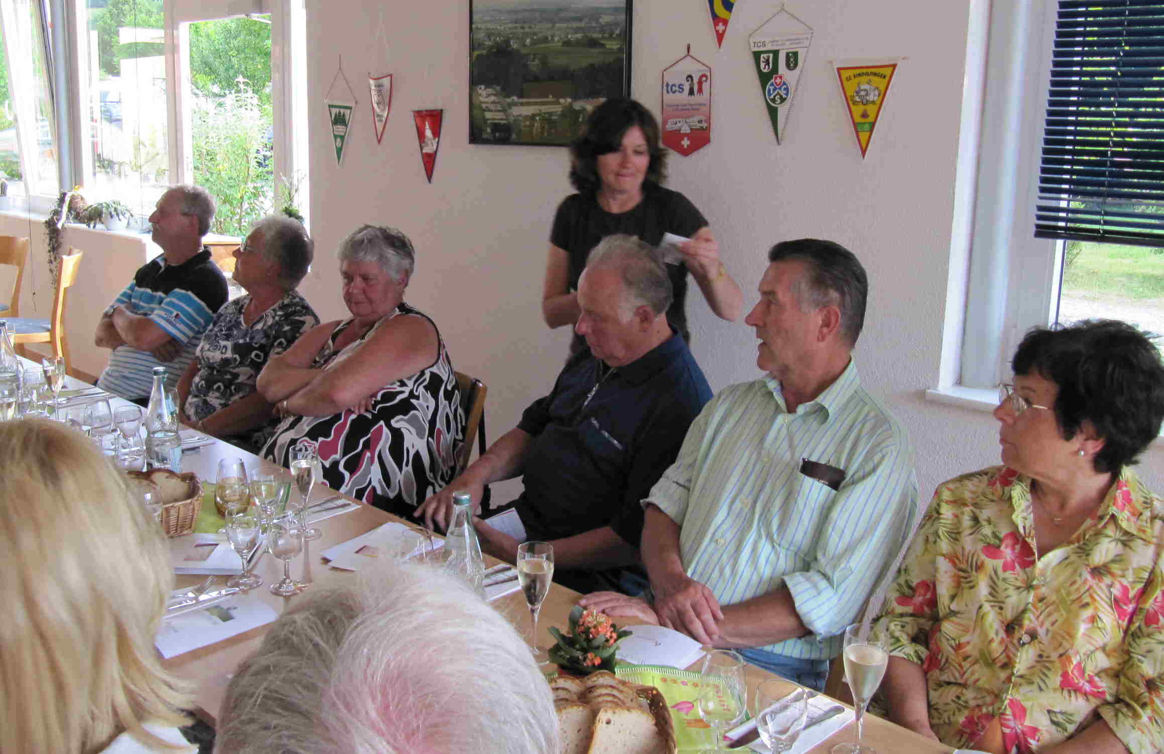 Bei der Weinprobe