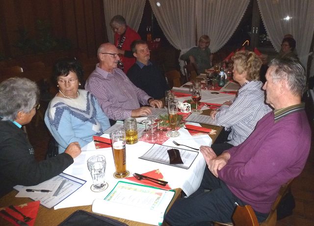 gekl�nt,
                        gesungen
